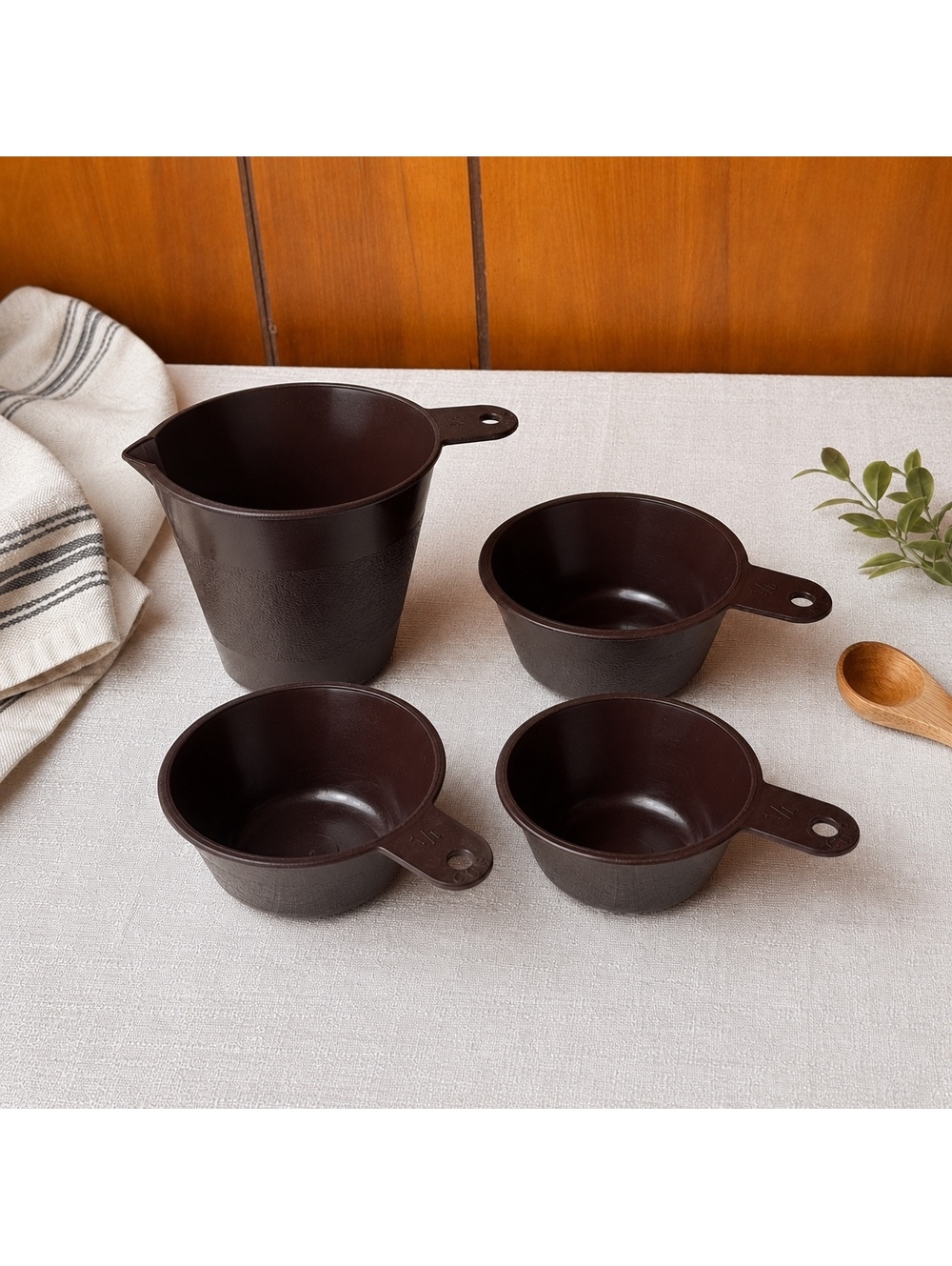 Vintage Brown Plastic Measuring Cups Set Of 4 Nesting Kitchen Baking Tools